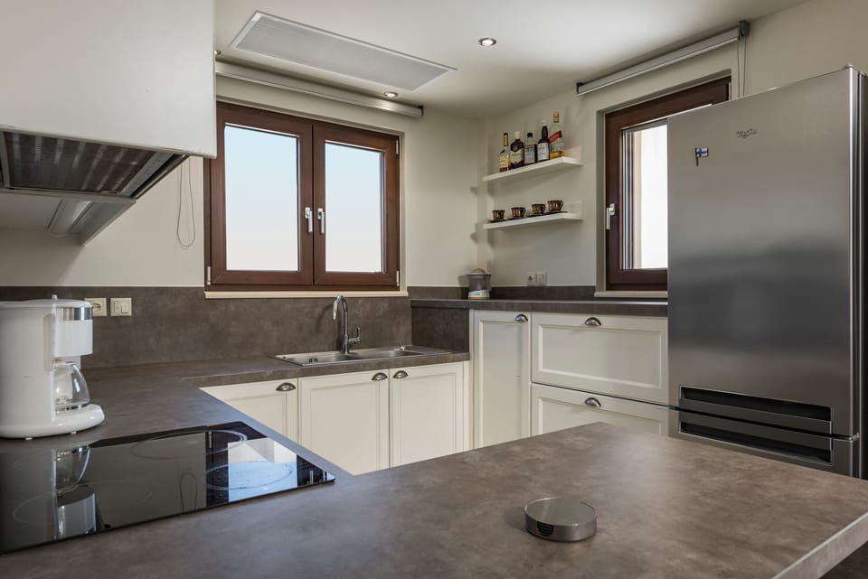Family Villa | Private kitchen | Fridge, microwave, oven, stovetop