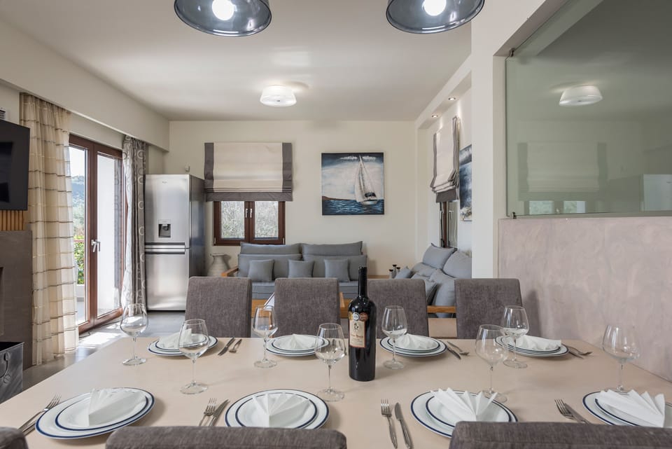 Family Villa | Private kitchen | Fridge, microwave, oven, stovetop