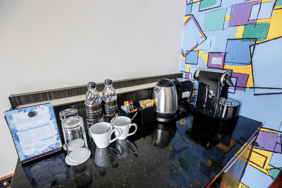Deluxe 1 King | 1 bedroom, minibar, in-room safe, desk