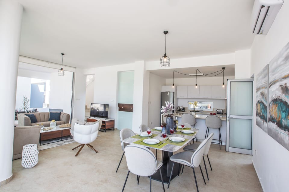 Villa, 3 Bedrooms, Smoking, Private Pool | Dining