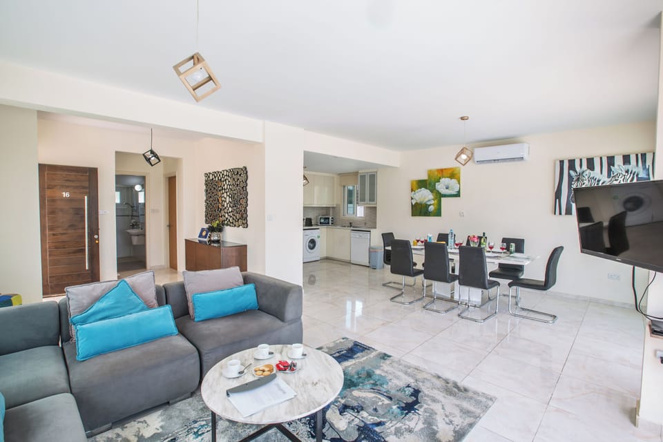 Villa, 4 Bedrooms, Smoking, Private Pool | Living area