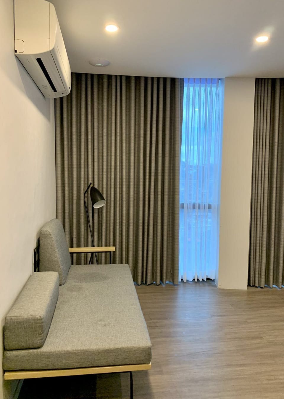 JET Black Suite | Living area | 52-inch Smart TV with cable channels, TV