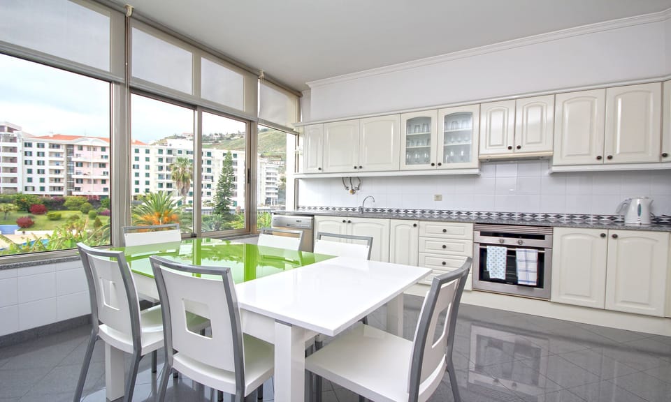 Deluxe Apartment, 3 Bedrooms, Sea View | Private kitchen | Oven, stovetop, dishwasher, toaster