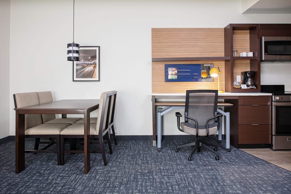 Hypo-allergenic bedding, in-room safe, desk, laptop workspace