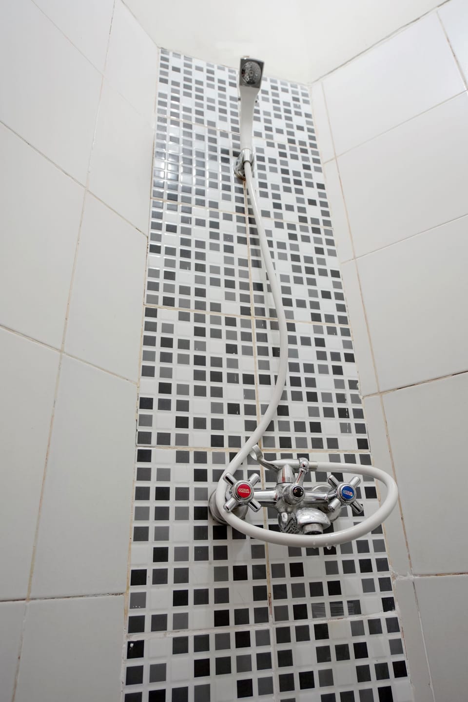 Deluxe Room | Bathroom | Shower, towels, soap, shampoo