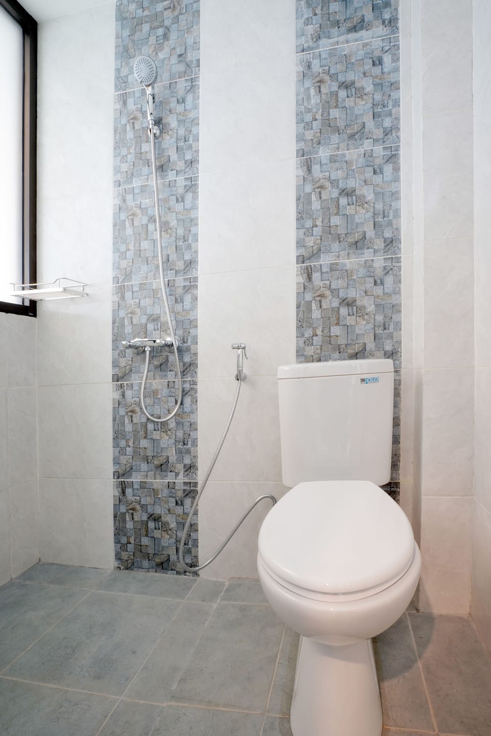 Deluxe Room | Bathroom | Shower, towels, soap, shampoo