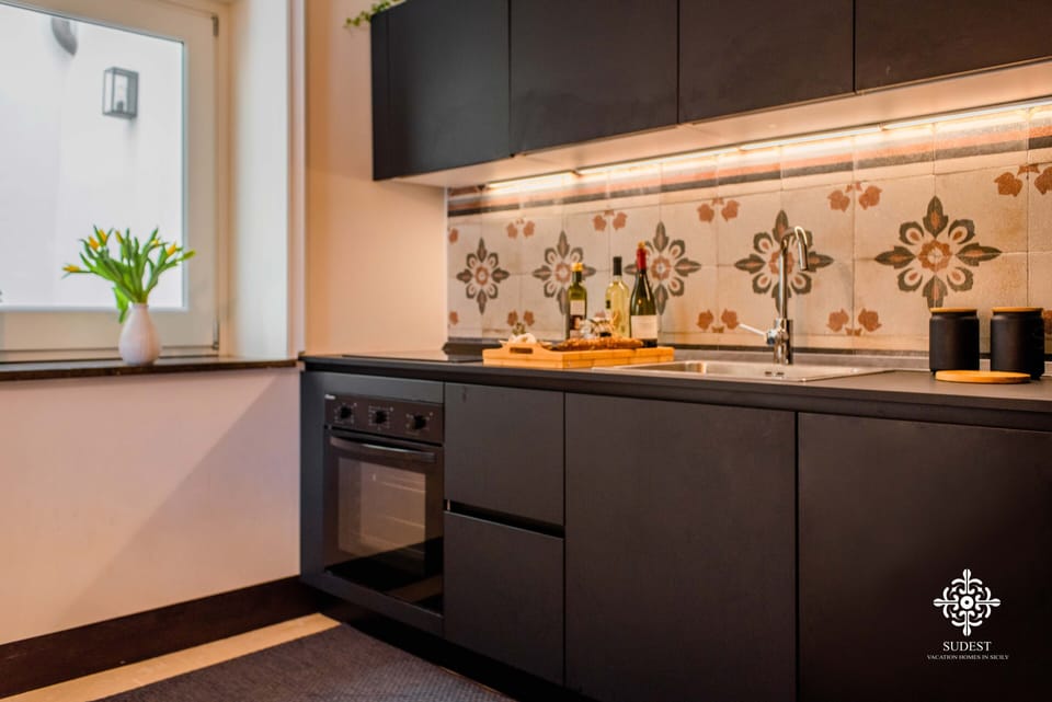 Deluxe Apartment, 1 Bedroom, City View | Private kitchen | Espresso maker, electric kettle, paper towels