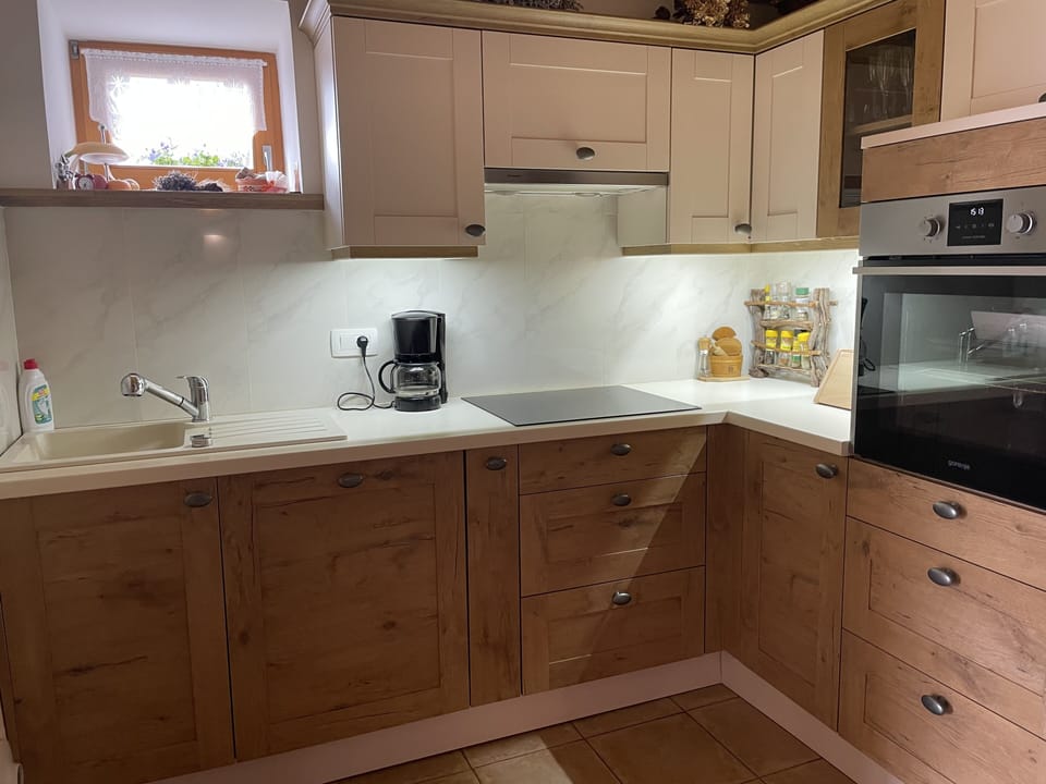 Comfort House, 2 Bedrooms | Private kitchen | Full-size fridge, oven, stovetop, coffee/tea maker