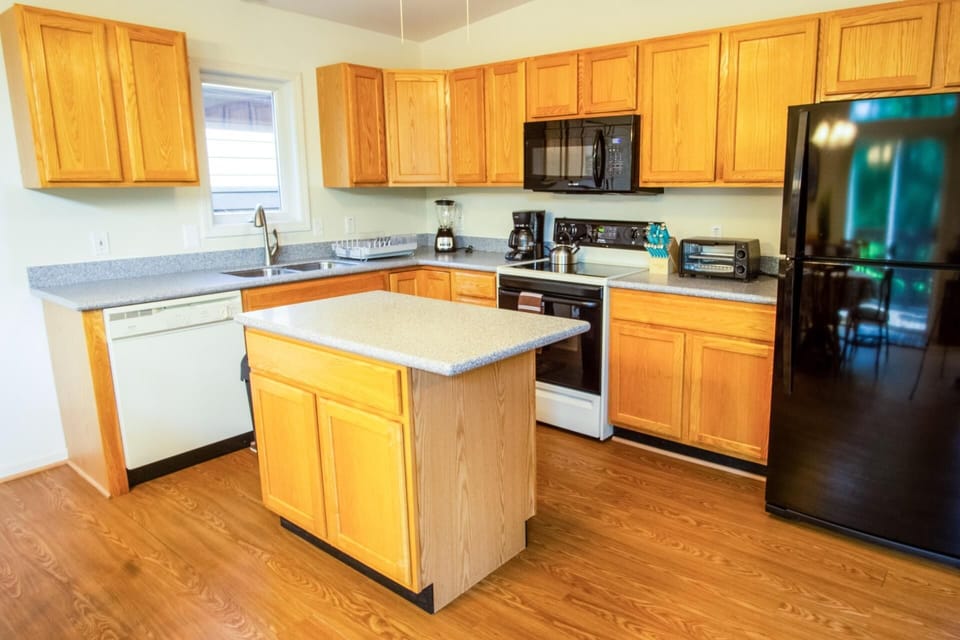 House, Multiple Beds (Cacapon Connected - Workplace Retreat) | Private kitchen