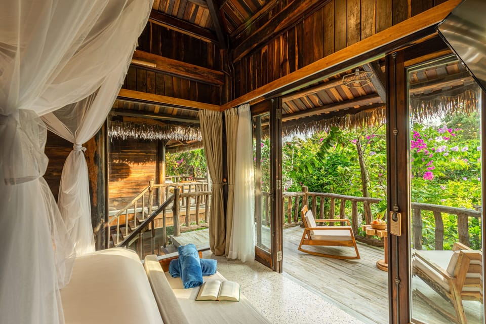 Premium Ocean Breeze Bungalow King | Minibar, in-room safe, desk, laptop workspace