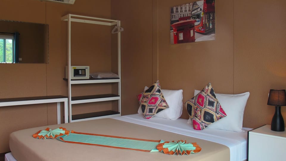 Sea View Air Con Bungalow | In-room safe, free WiFi, bed sheets