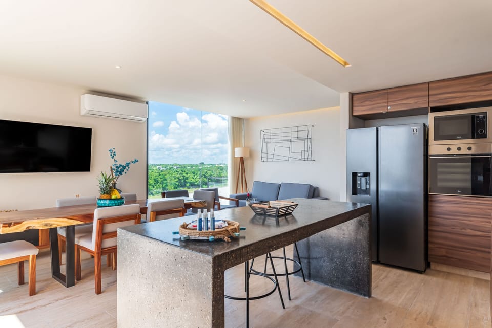 Luxury Villa | Bathroom | Shower, rainfall showerhead, free toiletries, hair dryer