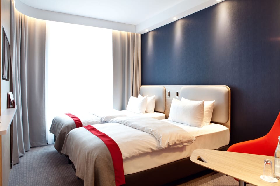 Standard Room, 2 Twin Beds | Hypo-allergenic bedding, in-room safe, desk, laptop workspace