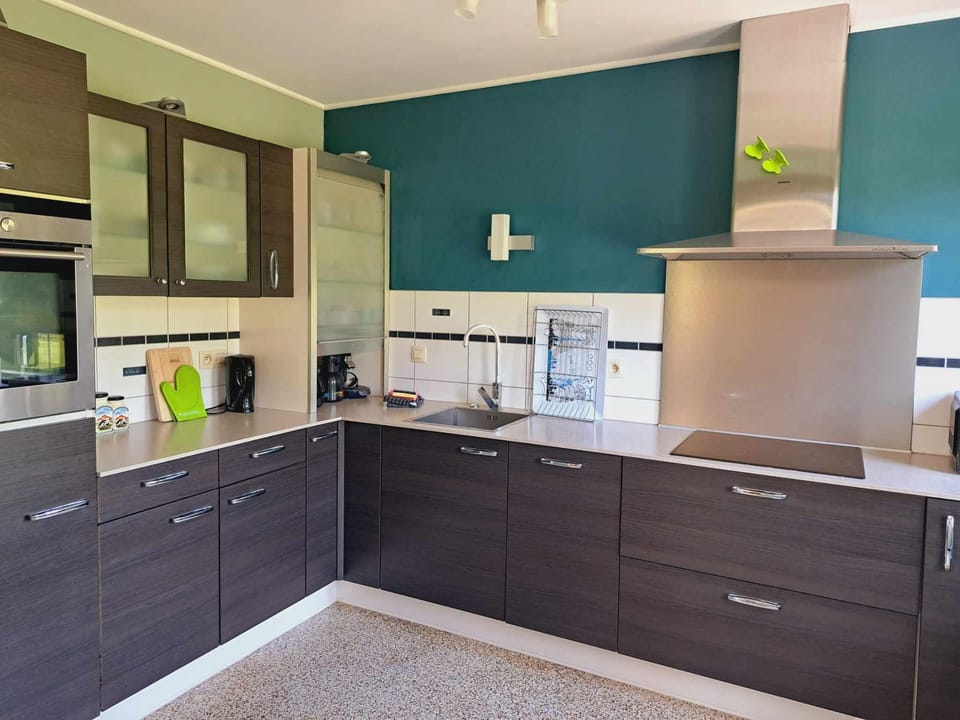 Cottage, Ensuite, Garden View | Shared kitchen