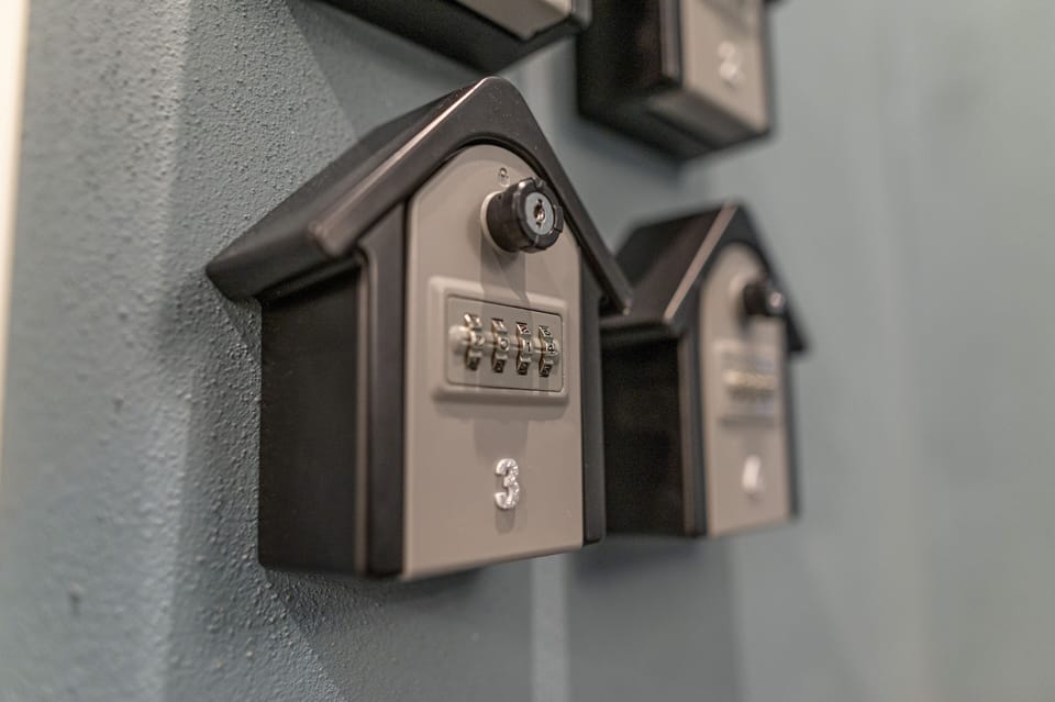 Check-in/check-out kiosk