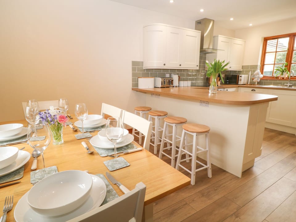 Cottage | Private kitchen | Fridge, microwave, dishwasher, electric kettle