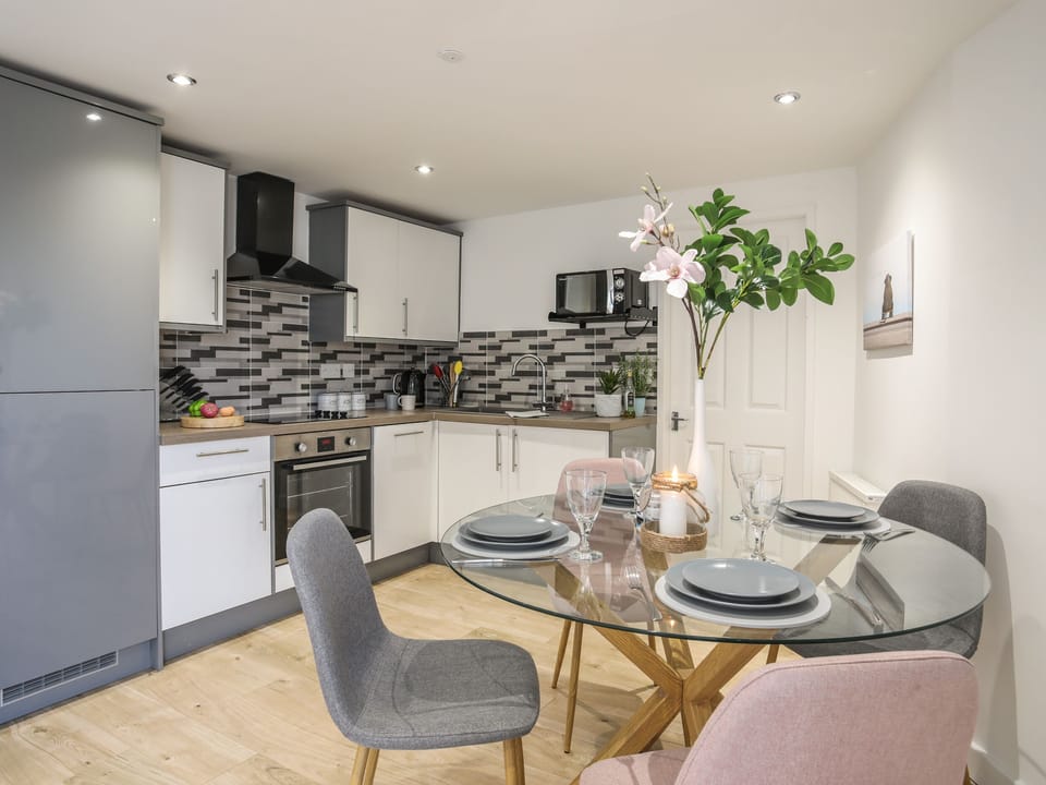 Cottage | Private kitchen | Fridge, microwave, dishwasher, cookware/dishes/utensils