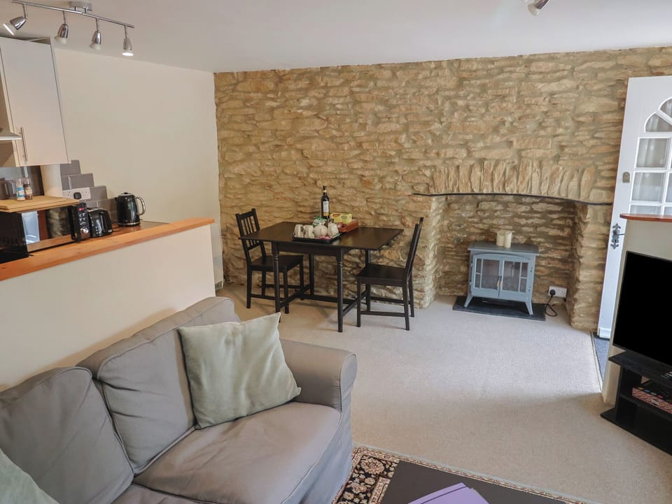 Cottage | Living area | Fireplace