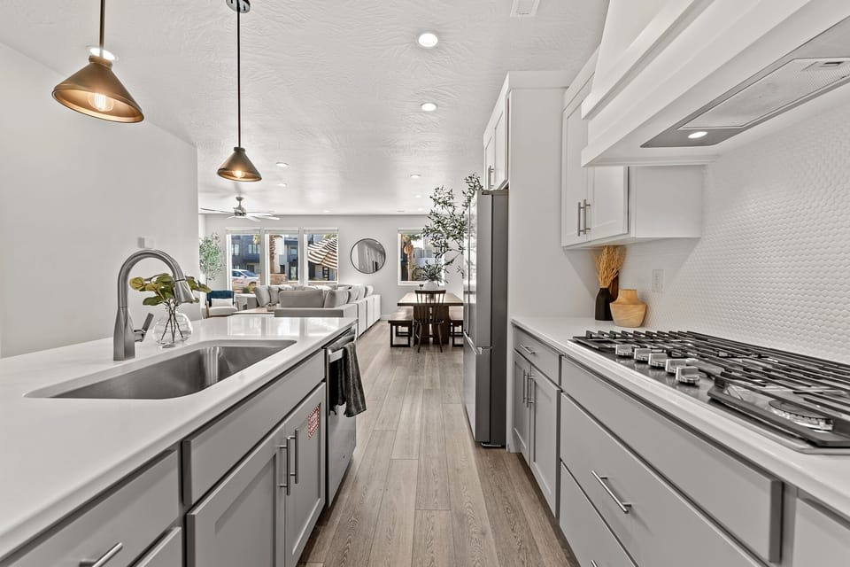 Townhome, 5 Bedrooms | Private kitchen | Fridge, oven, coffee/tea maker, toaster