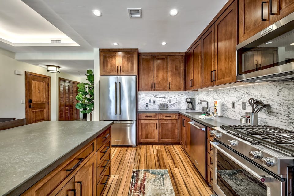 Condo, 3 Bedrooms | Private kitchen | Fridge, microwave, oven, dishwasher