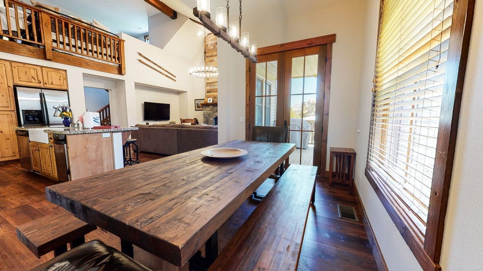 Condo, 3 Bedrooms | Private kitchen | Fridge, microwave, oven, stovetop