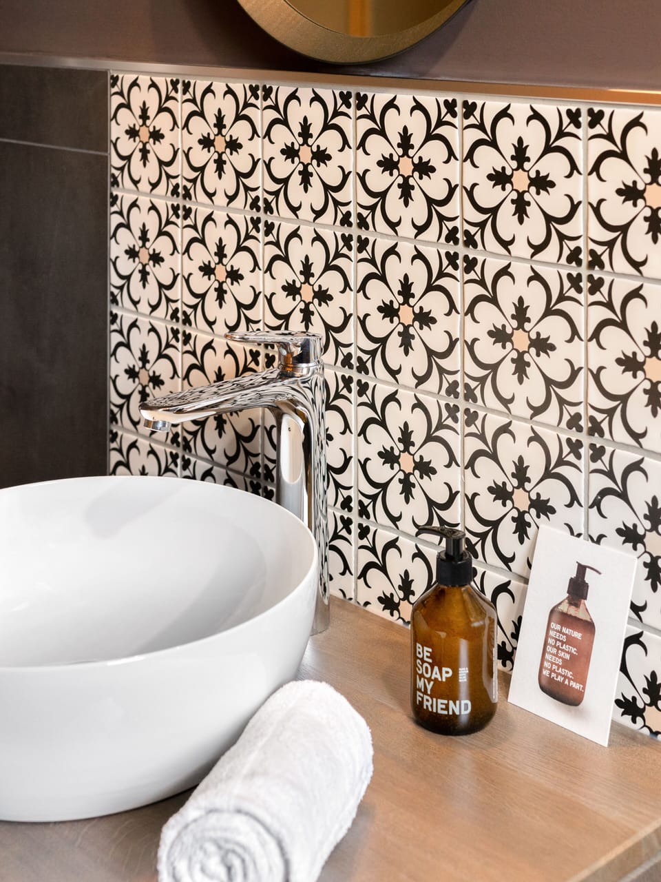 Deluxe Double Room, Balcony | Bathroom | Shower, towels, shampoo, toilet paper