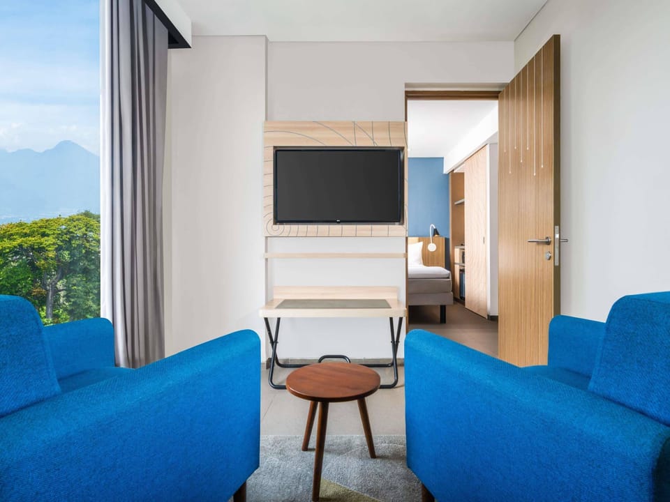 Suite, 1 Double Bed with Sofa bed | Desk, laptop workspace, free cribs/infant beds, free WiFi