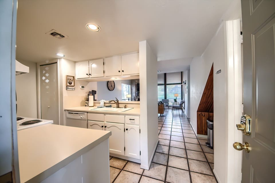 Condo, 3 Bedrooms | Private kitchen | Fridge, microwave, oven, stovetop