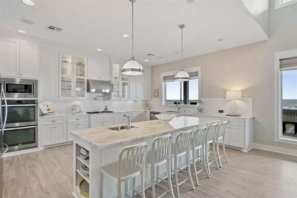 House, 6 Bedrooms | Private kitchen | Coffee/tea maker, fridge, microwave, oven