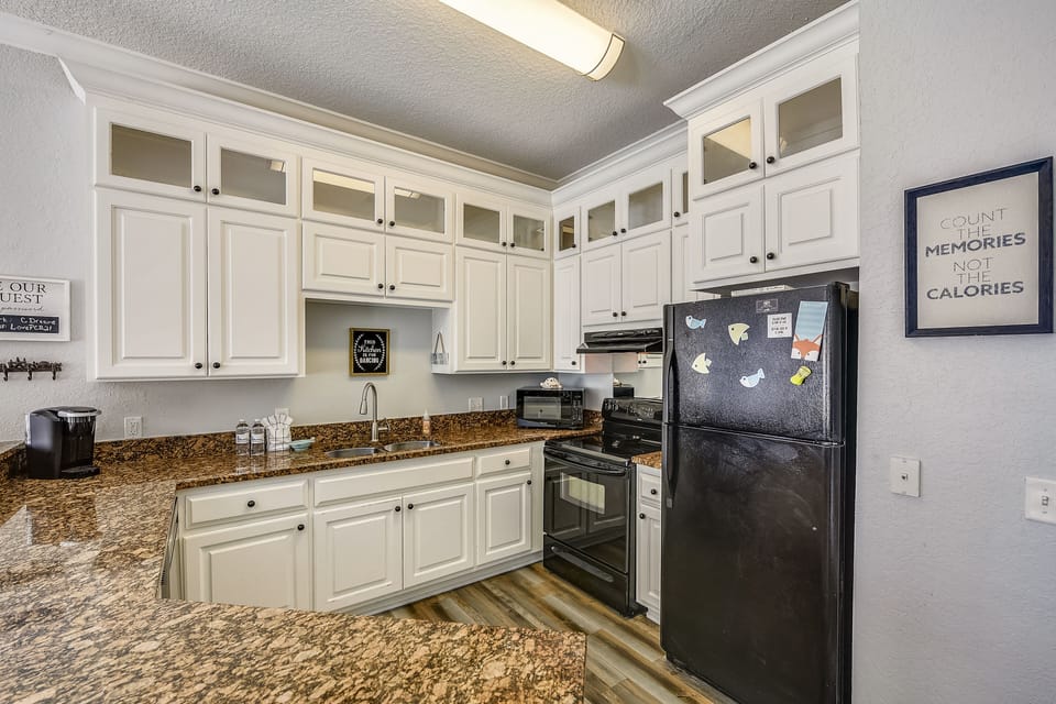 Room | Private kitchen | Fridge, microwave, oven, stovetop