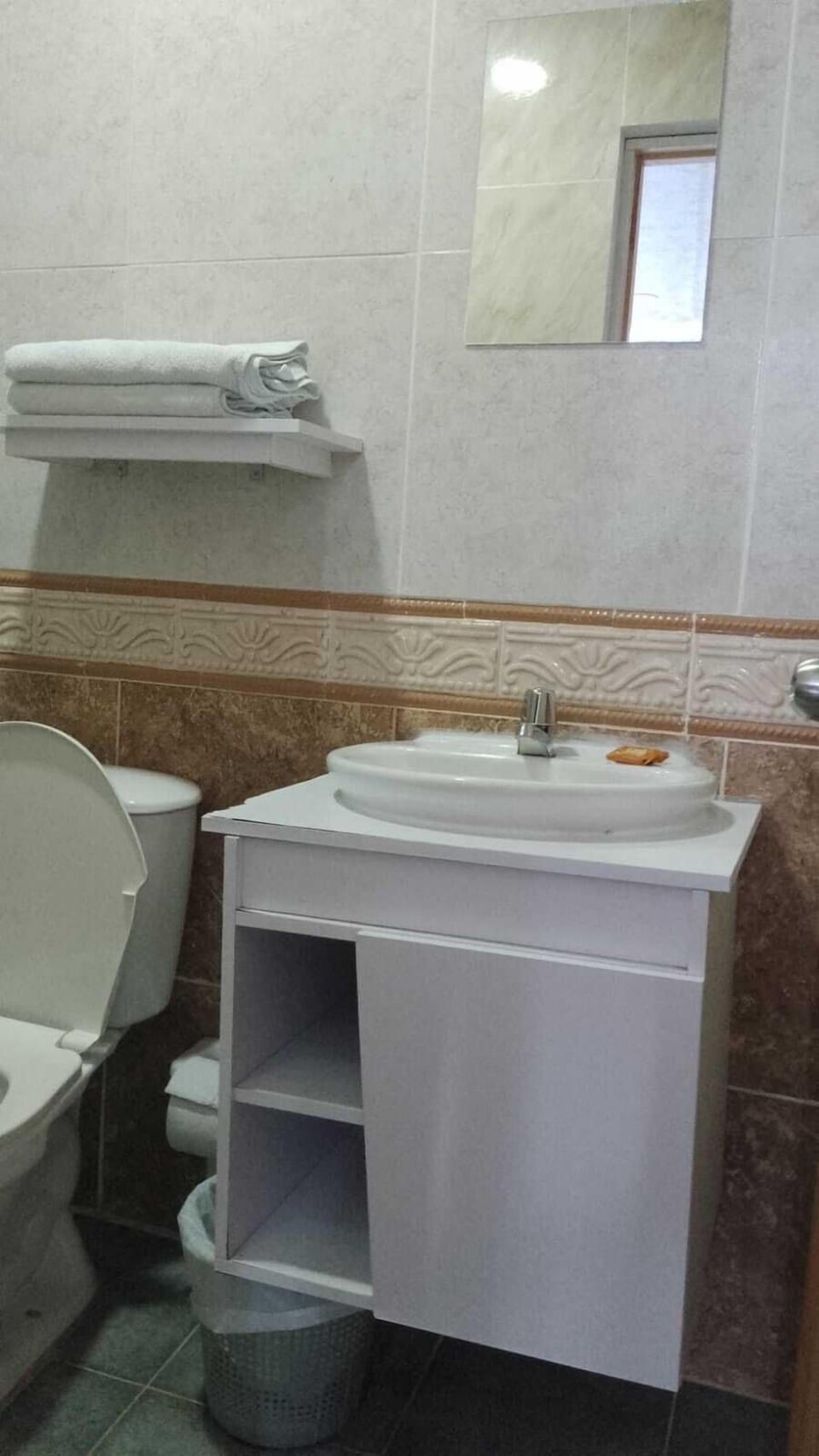 Family Room | Bathroom | Shower, free toiletries, towels, soap