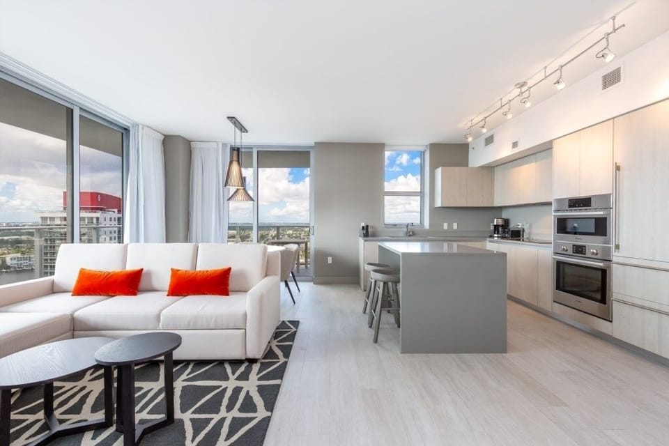 Condo, 3 Bedrooms | Living area
