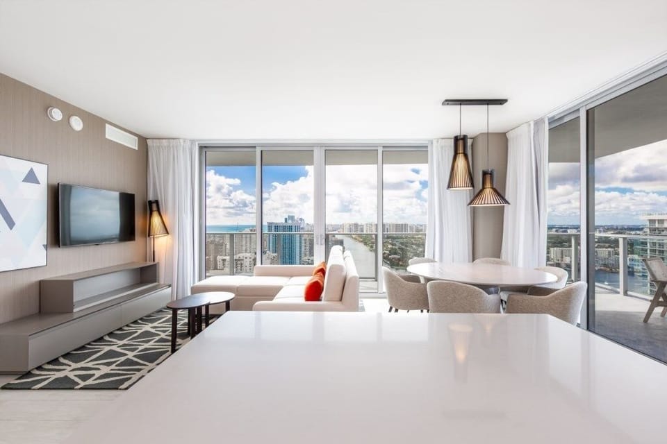Condo, 3 Bedrooms | Living area