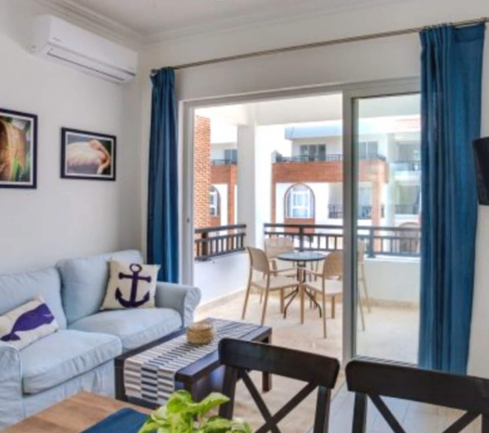 Deluxe Apartment | Living room | 32-inch TV with cable channels
