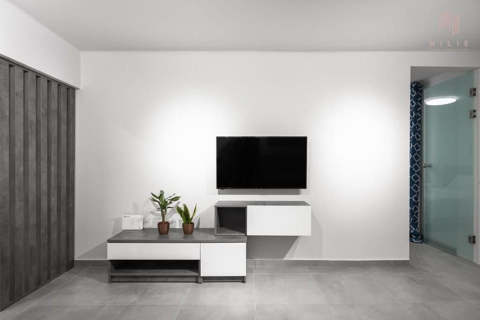 Deluxe Apartment | Living area | TV