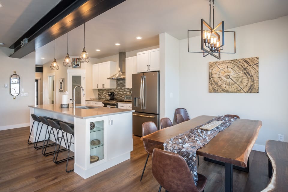 Townhome, 4 Bedrooms | Private kitchen | Fridge, oven, coffee/tea maker, toaster