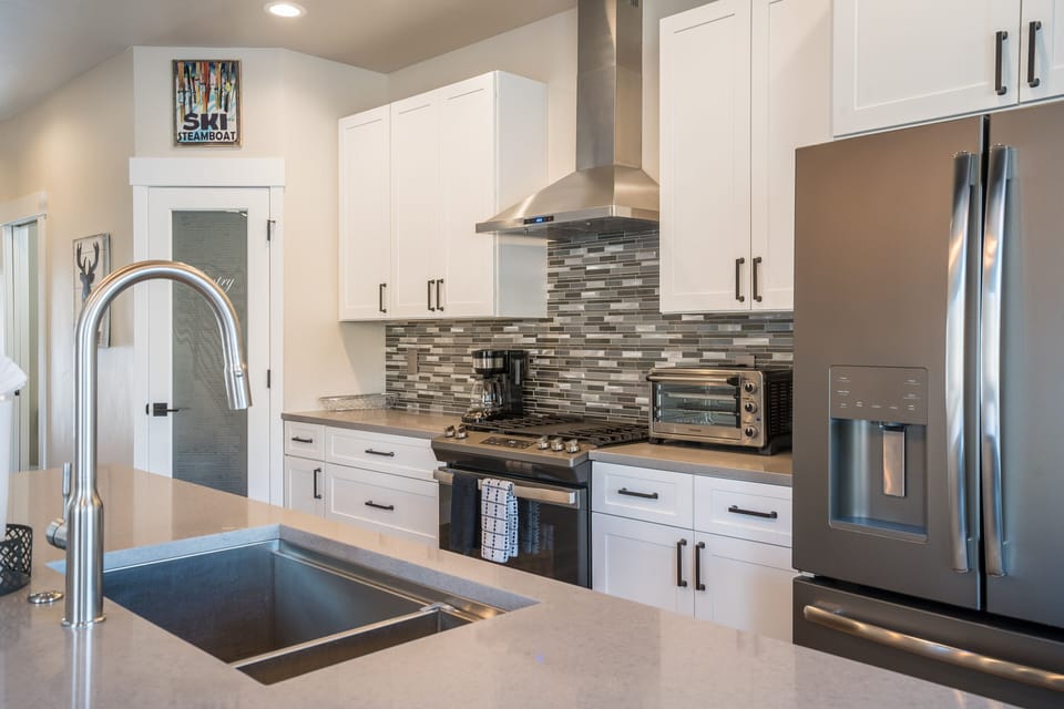 Townhome, 4 Bedrooms | Private kitchen | Fridge, oven, coffee/tea maker, toaster