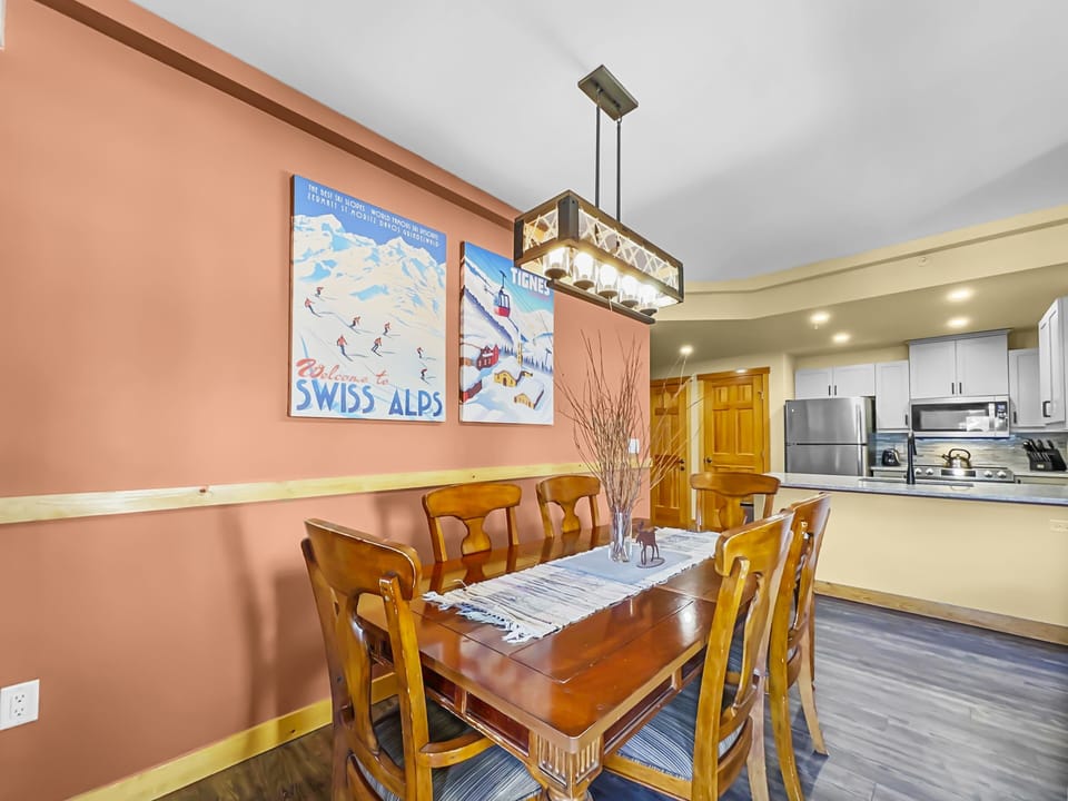 Condo, 2 Bedrooms | Dining
