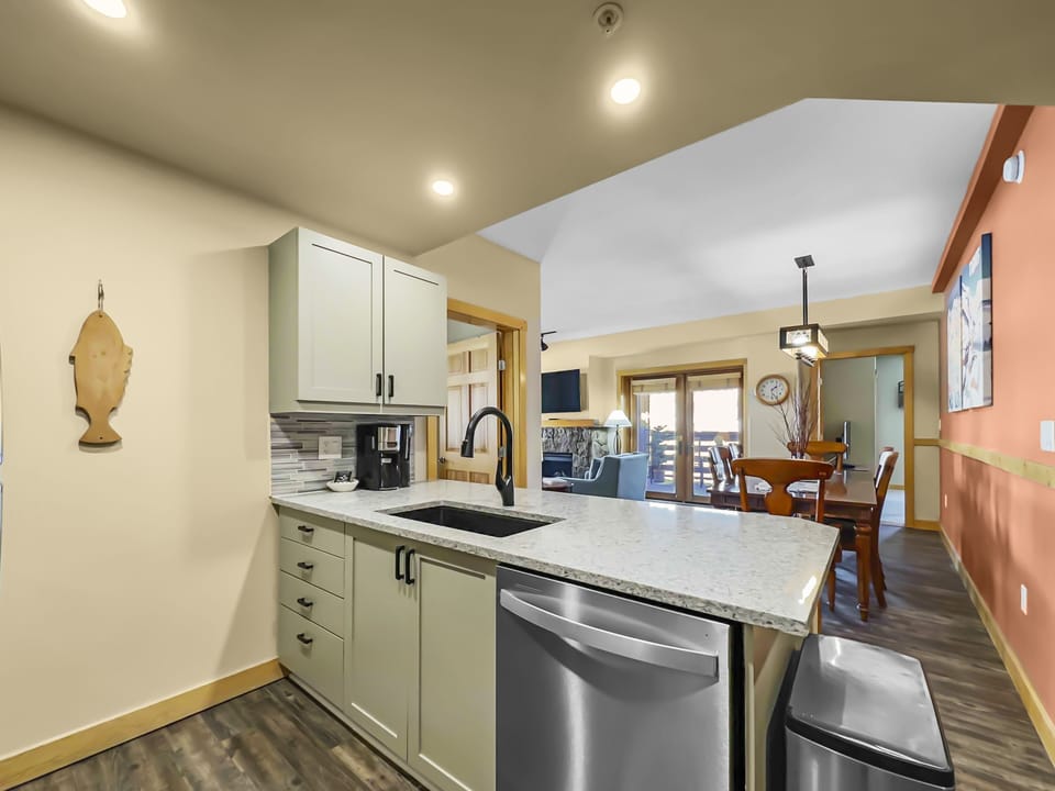 Condo, 2 Bedrooms | Private kitchen | Fridge, microwave, oven, coffee/tea maker
