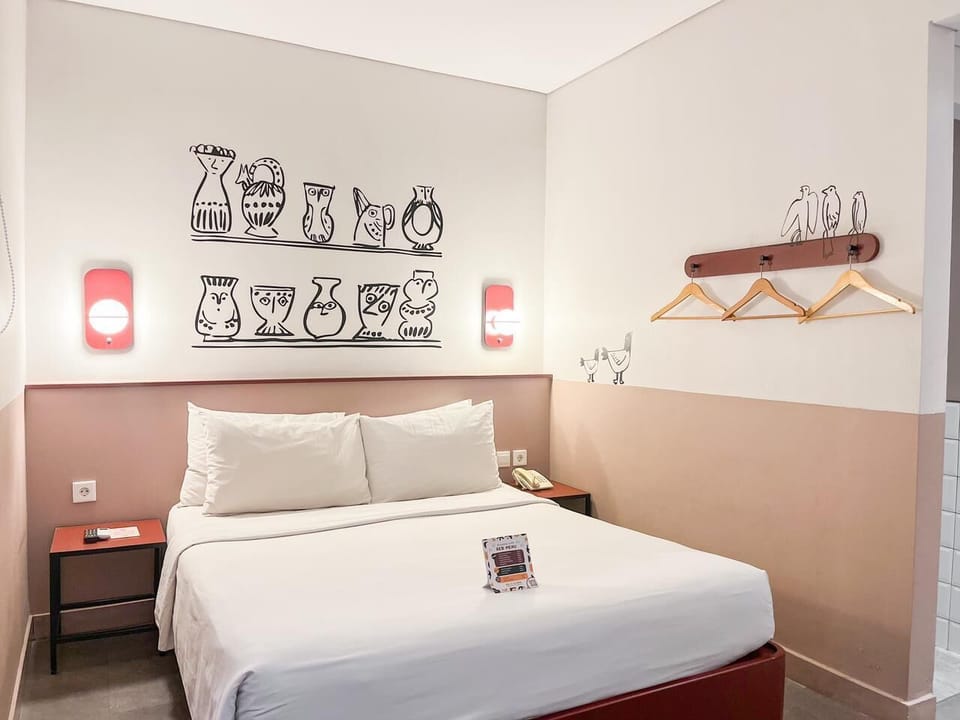 Lucky Room Double | Premium bedding, desk, laptop workspace, free WiFi