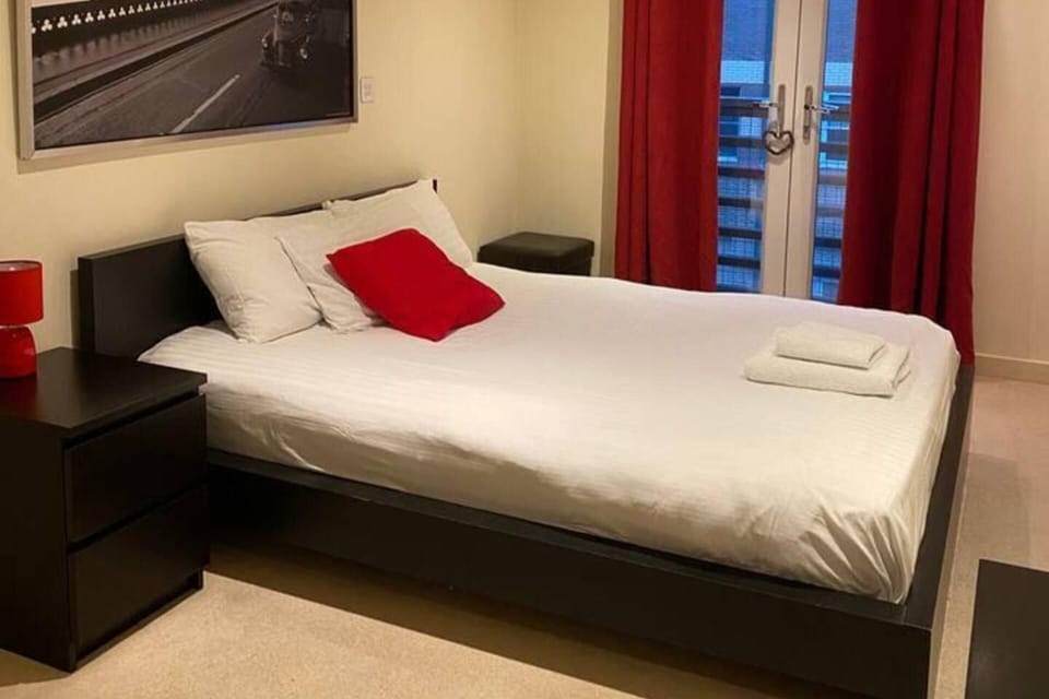 Apartment - Sleeps 4 - Balcony - Parking - Pets Ok Apartment in Hull