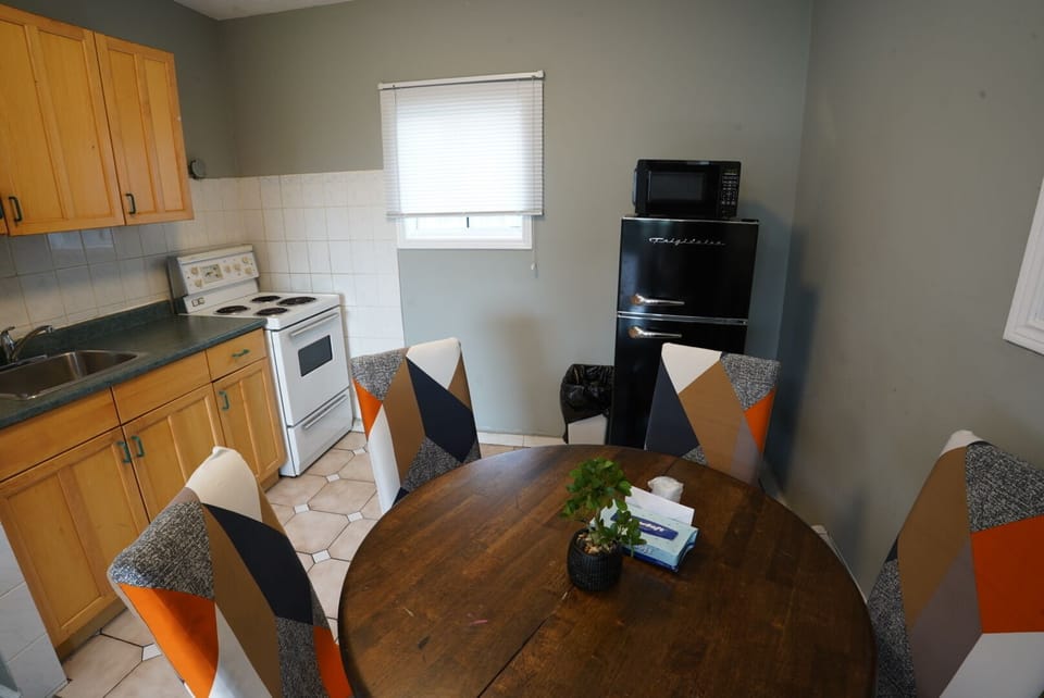 Deluxe Studio, 2 Queen Beds, Kitchenette (Full Kitchen) | Private kitchenette | Fridge, microwave