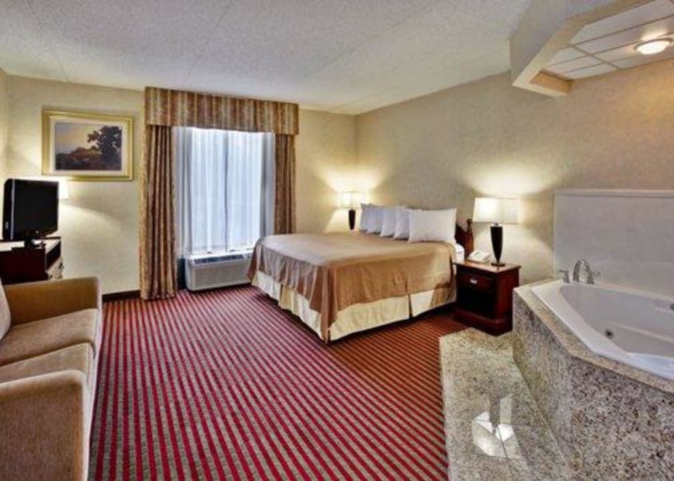 Desk, iron/ironing board, rollaway beds, free WiFi