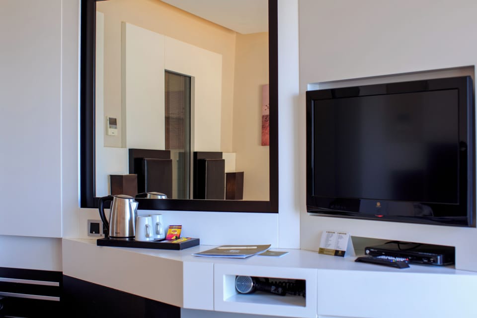 Minibar, in-room safe, free WiFi, wheelchair access
