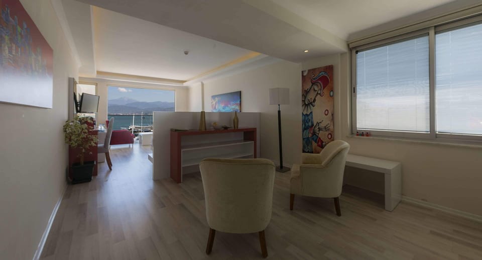 Deluxe Room with Jacuzzi | Premium bedding, down comforters, in-room safe, desk