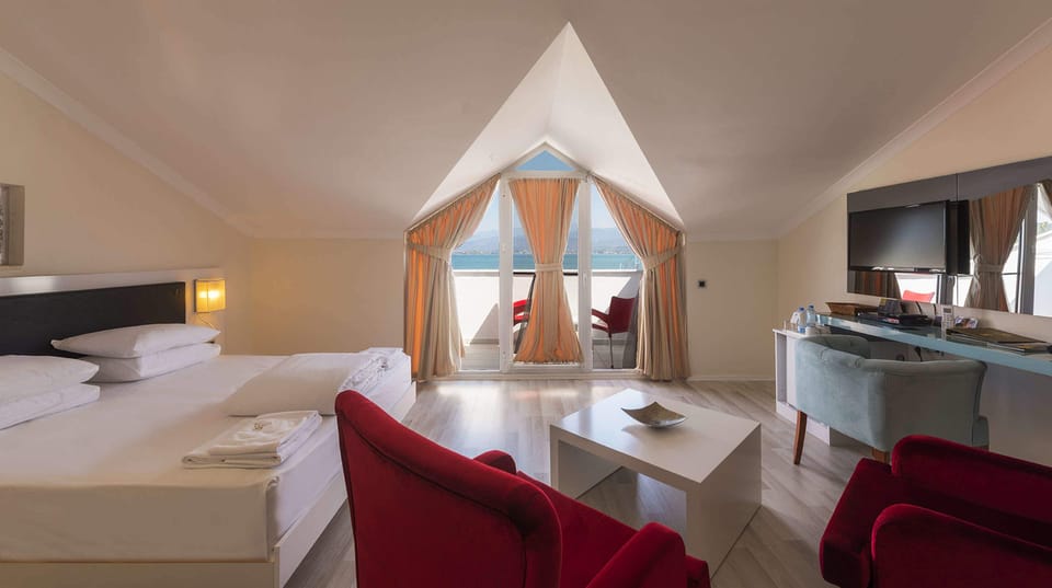 Large Room with Terrace | Premium bedding, down comforters, in-room safe, desk