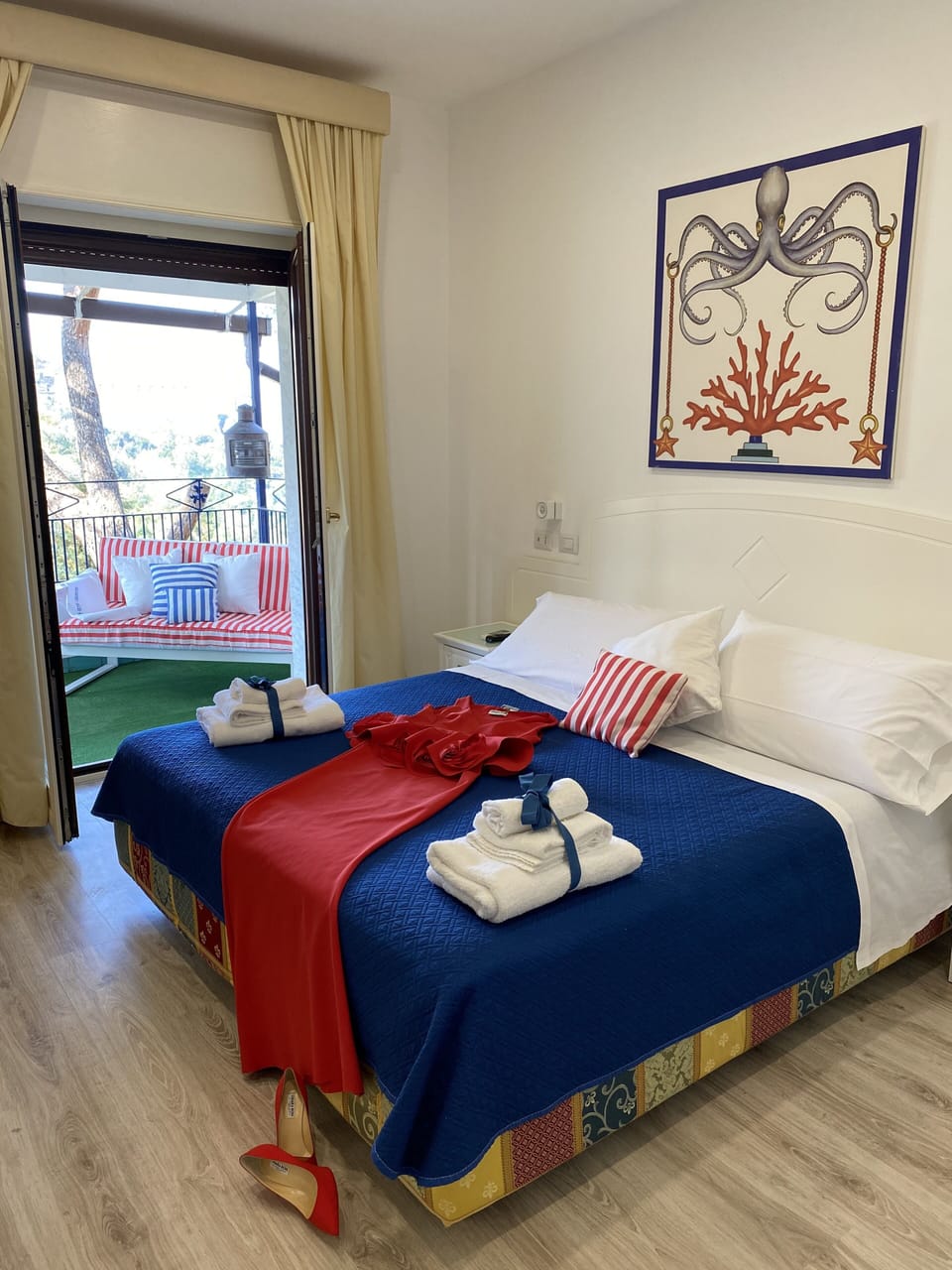 Superior Double Room, Sea View | Minibar, in-room safe, desk, free WiFi