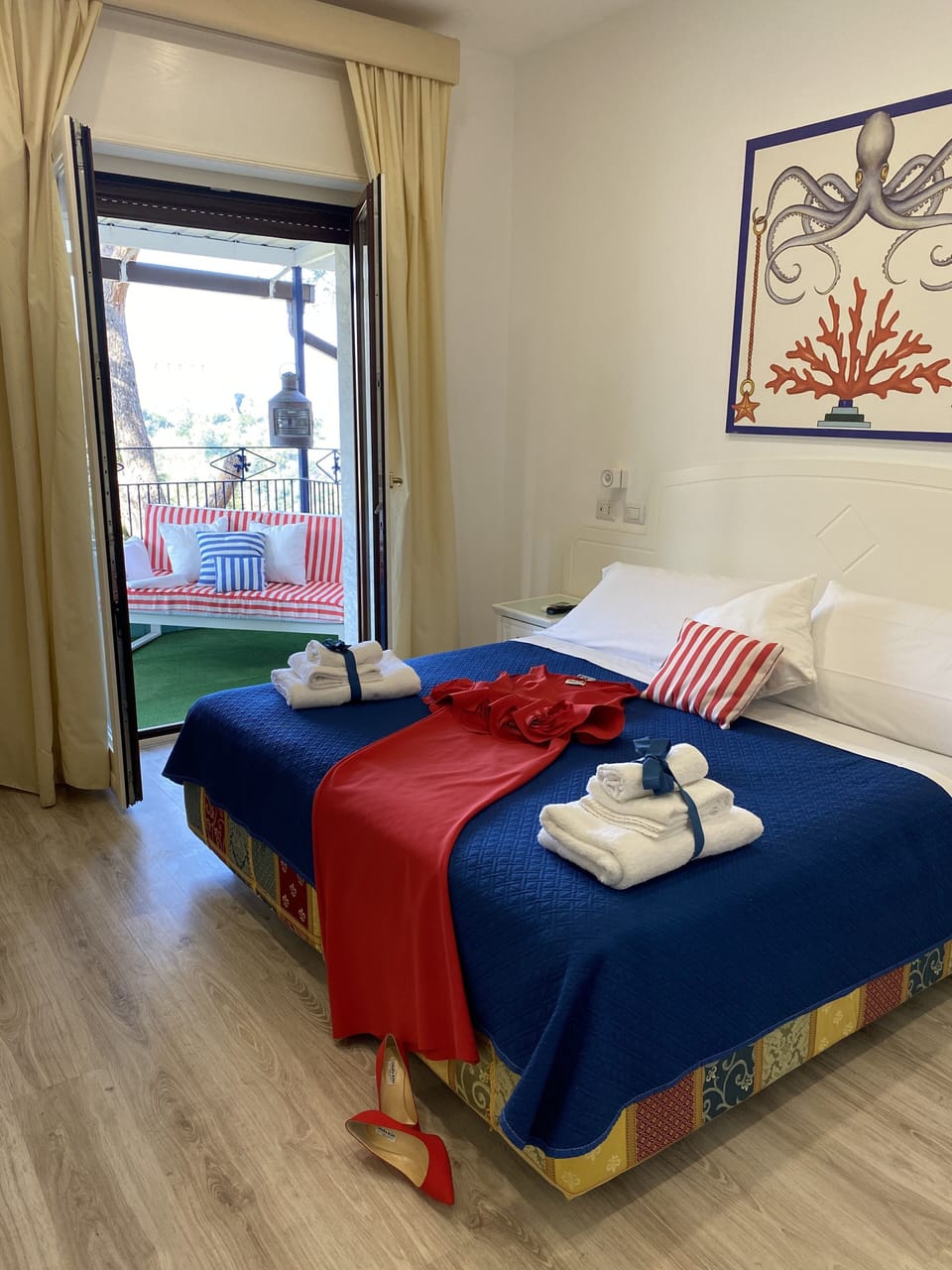 Superior Double Room, Sea View | Minibar, in-room safe, desk, free WiFi