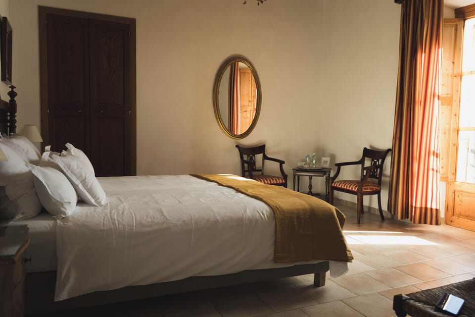 Classic Room | In-room safe, desk, free WiFi, bed sheets