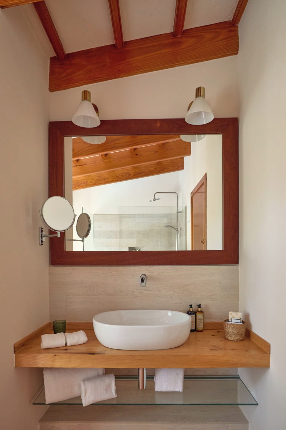 Family Suite, Garden View | Bathroom | Free toiletries, hair dryer, soap, shampoo
